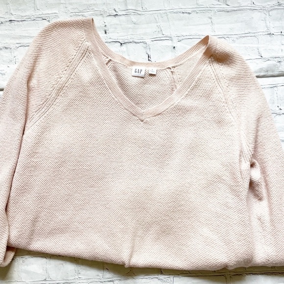 GAP Sweaters - GAP Light Pink Oversized Vneck Knit Long Sleeve Sweater